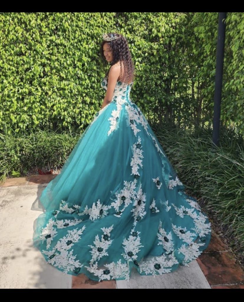Emerald Green Quinceanera Sweet Sixteen Dress  Size 6