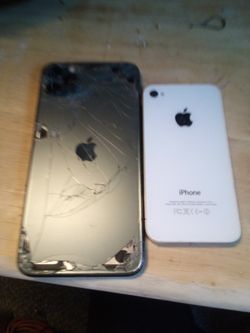 Iphone 11max Pro  And A Iphone 4