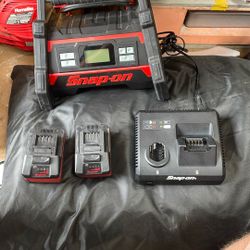 Snap-on     Mobile/Air Compressor / Charger ,2 Batteries