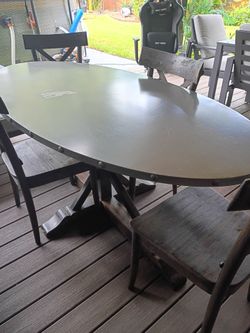Table 4 chairs 100