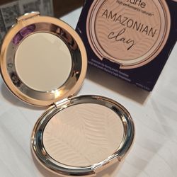Tarte Amazonian Clay Blurring Powder Foundation – 12N Fair Neutral