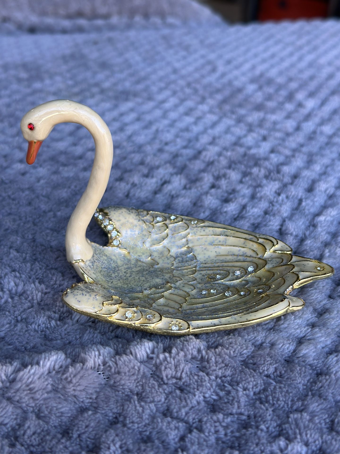 Beautiful Cream Swan Ring/Jewelry Holder