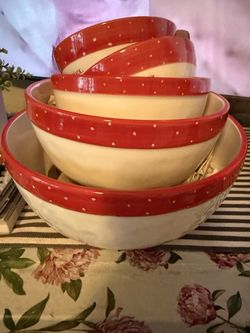 Pinch, dash, mix. The bowls on the bottom. Small bowls 2 yum and snack. Set/5 50.00 New never used. 2 Rae Dunn free with purchase.