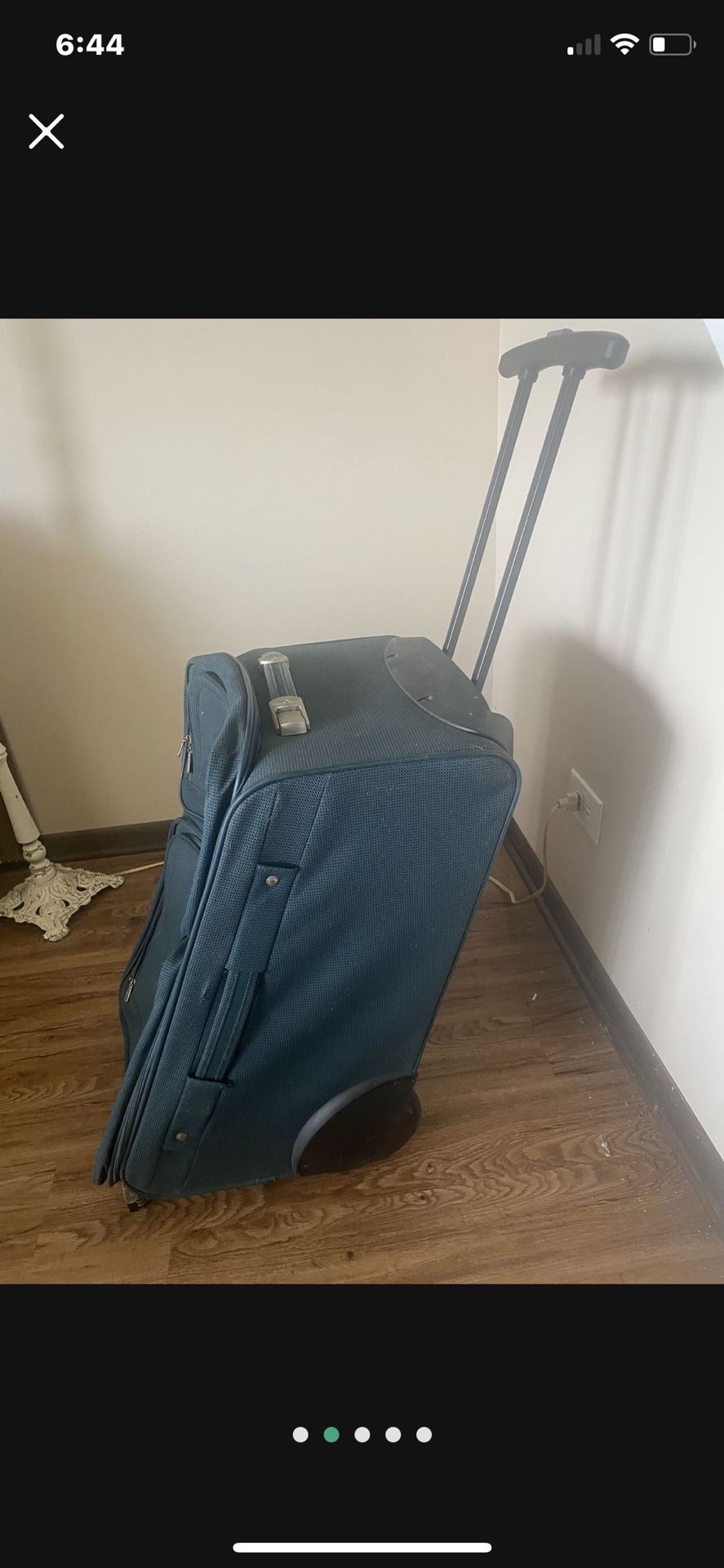 Large Samsonite Suitcase/Luggage with 4 wheels  17”w x 25.5”h x 15”d