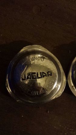 Jaguar threaded center caps