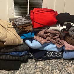 Massive women clothes lot- size medium , 25 pieces