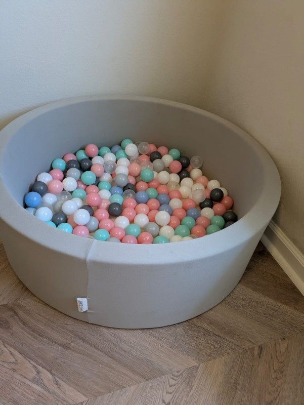 Ball pit With Multicolored Pastel Balls