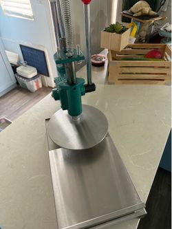 Pizza dough press