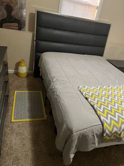 Unbeatable Bedroom Deal – Bed Set + 3-Drawer Combo for ONLY $550! 🔥  Transform your bedroom without breaking the bank! For just $550, you get a co