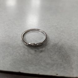 14 Karat White Gold Diamond Circle Ring 