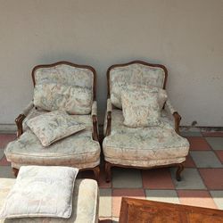 Furniture and Table. Sillones y Mesa Pickup Only