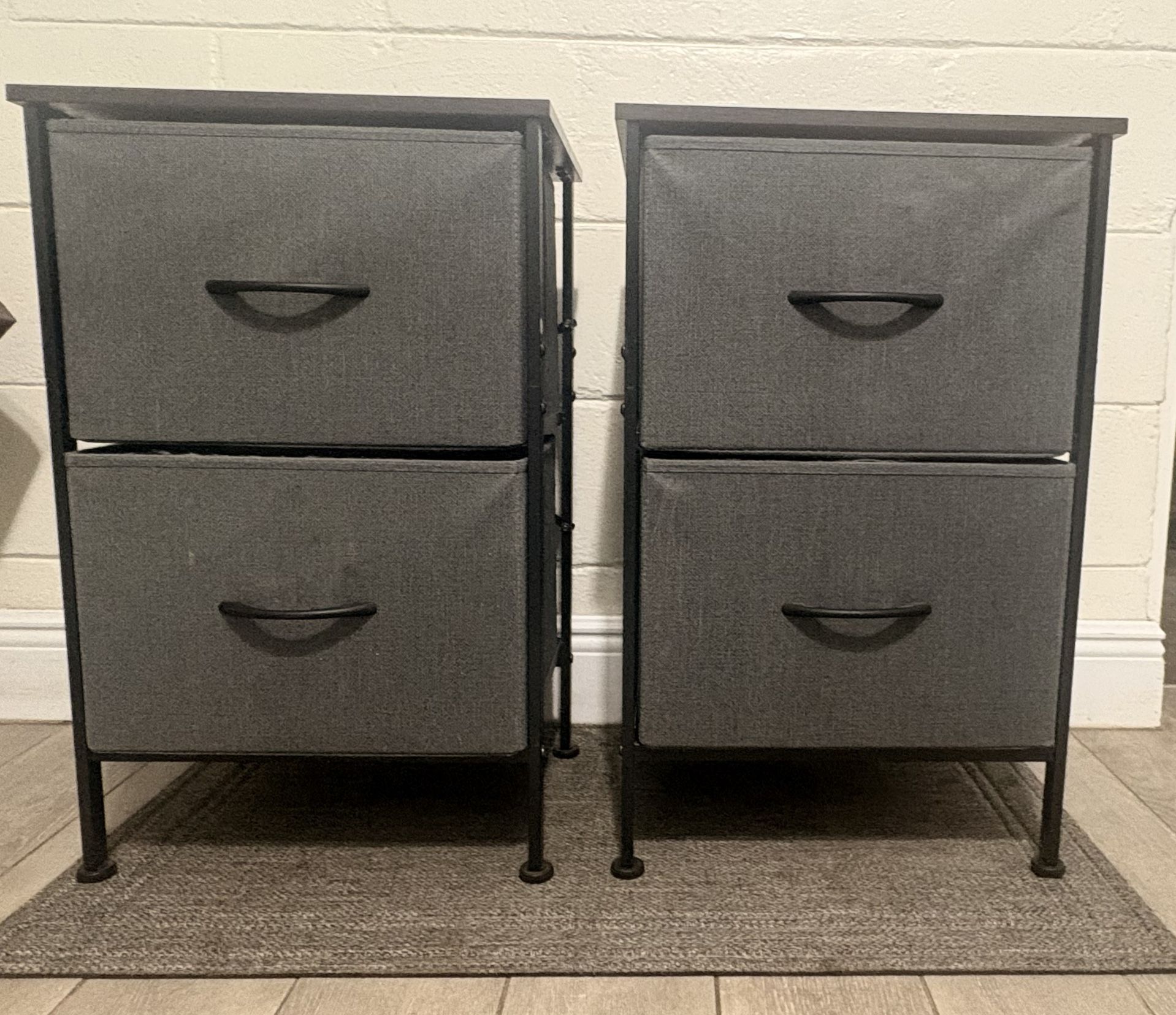 2 Nightstands