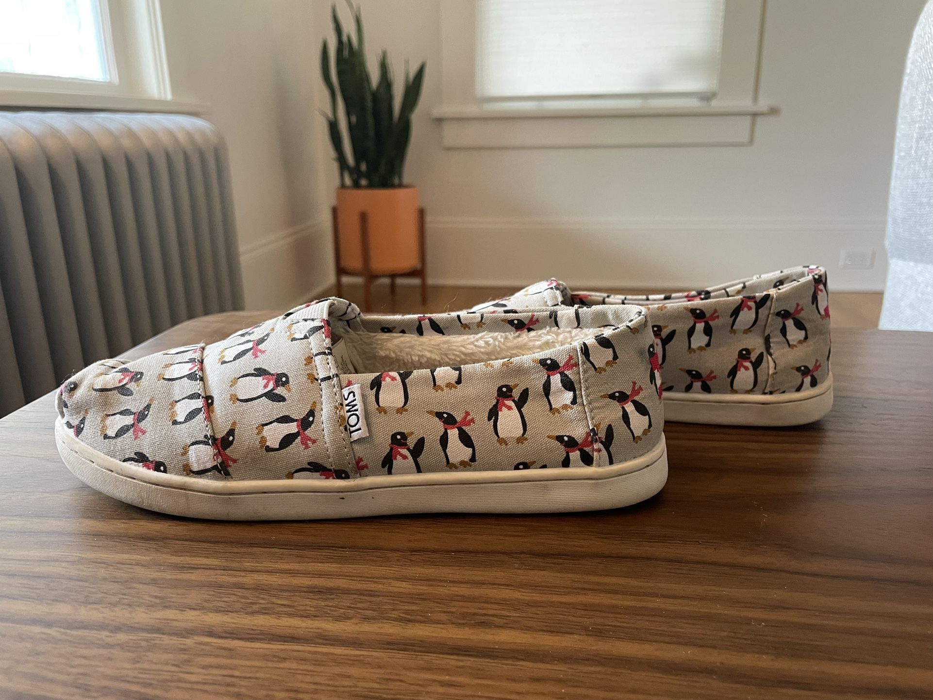 Fleece Lined Kids Toms Shoes Size 4