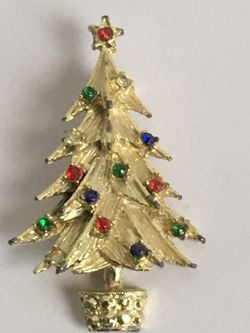 Vintage To Now Christmas 🎄 holiday brooch