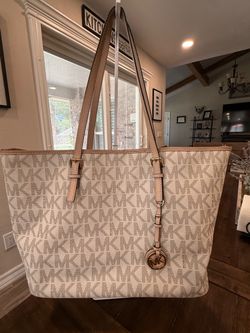 Michael Kors MK Signature Tote Bag