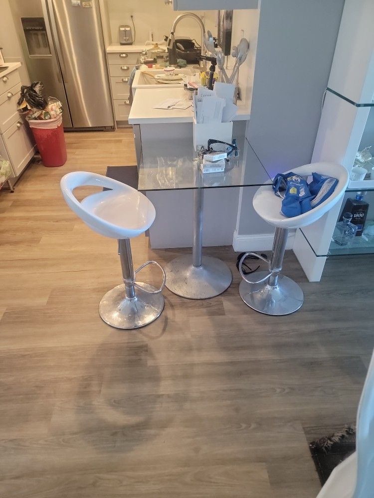 Small Glass Coffe Table And Two Stool Chairs