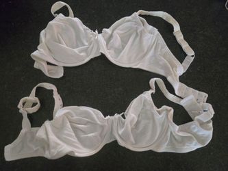 Set of 2 white underwire bras 36c