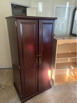 Queen size bed and reach in dresser