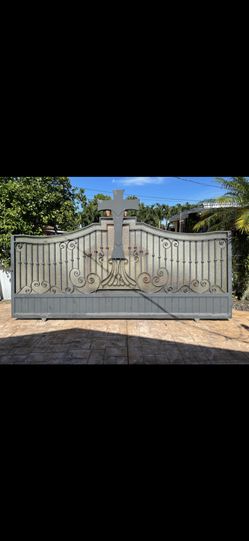 Ornamental Aluminum Rolling Gate