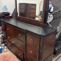 Dresser with 2 nightstands real wood