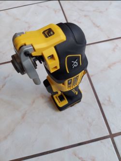 New Dewalt XR 3-Speeds  Oscillating Multi Tool 20v  - Tool Only
