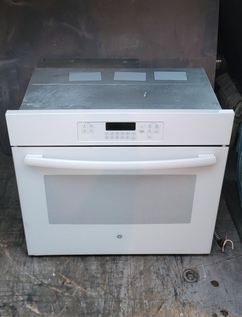 GE ELECTRIC OVEN RANGE 240V EXCELLENT CONDITION AND VERY CLEAN
