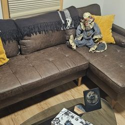 Designer couch With Right Facing Chase