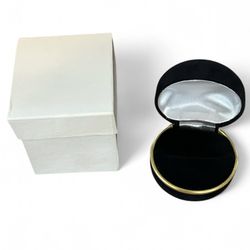 Vintage velvet clam shell ring box jewelry case