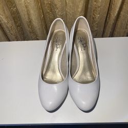 White Life Stride Size 8.5W Heels