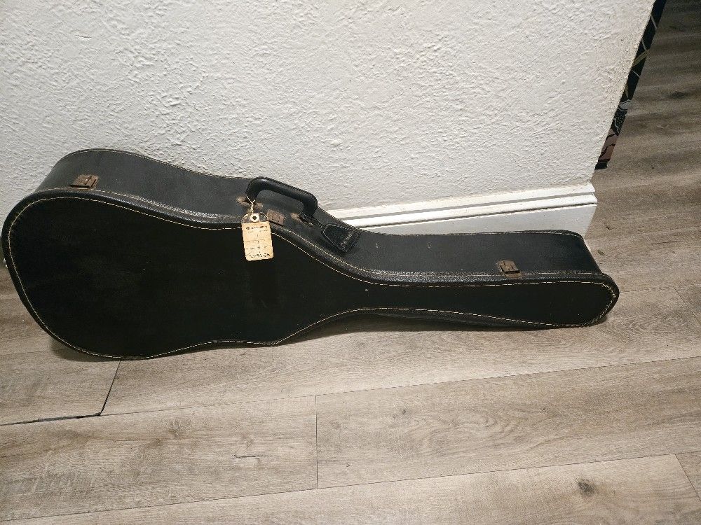 SALE**$8**Vintage Empty Guitar Case (AS-IS Please Read)