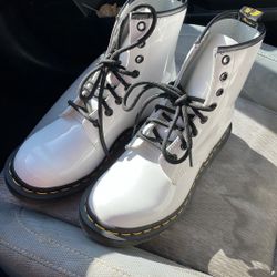 DOC MARTENS NEW!!!! Size 6