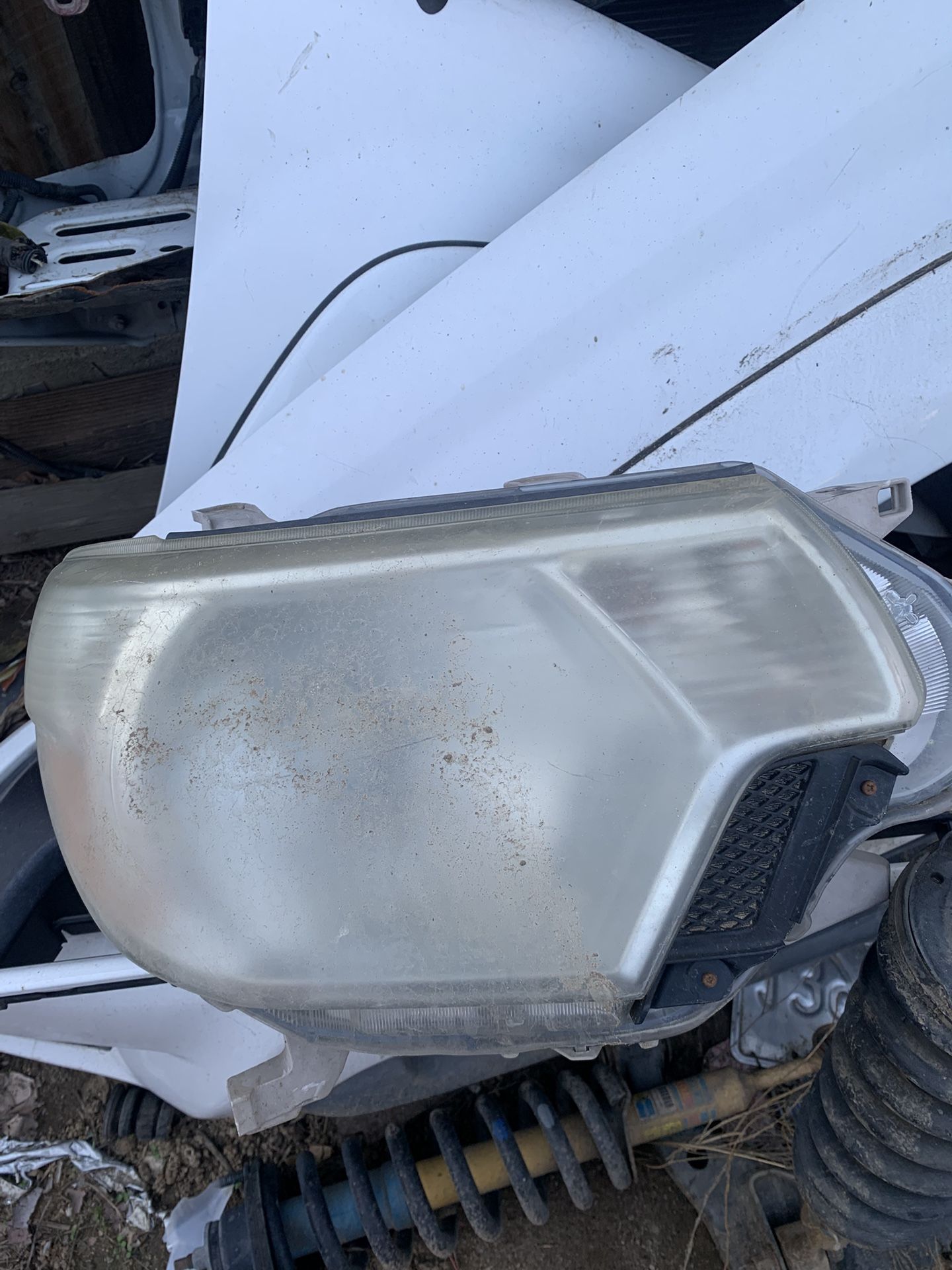 Toyota tocoma headlights 2013-2015