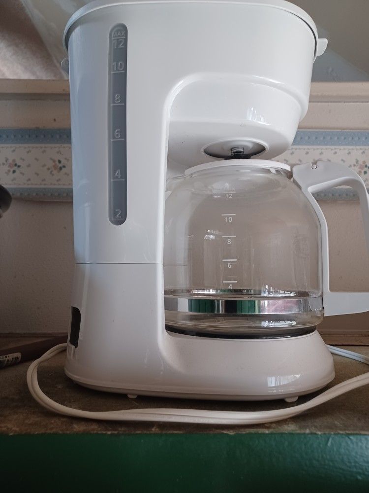 Mainstays White 12 cup coffee maker