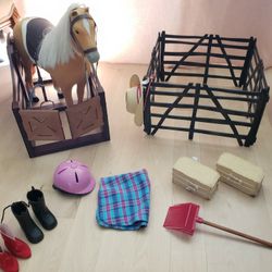 American girl Horse Set W/ stable, fence, saddle, stirrups, pitchfork, hay bale, helmet, boots