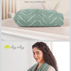 Itzy Ritzy Breast Feeding Blanket