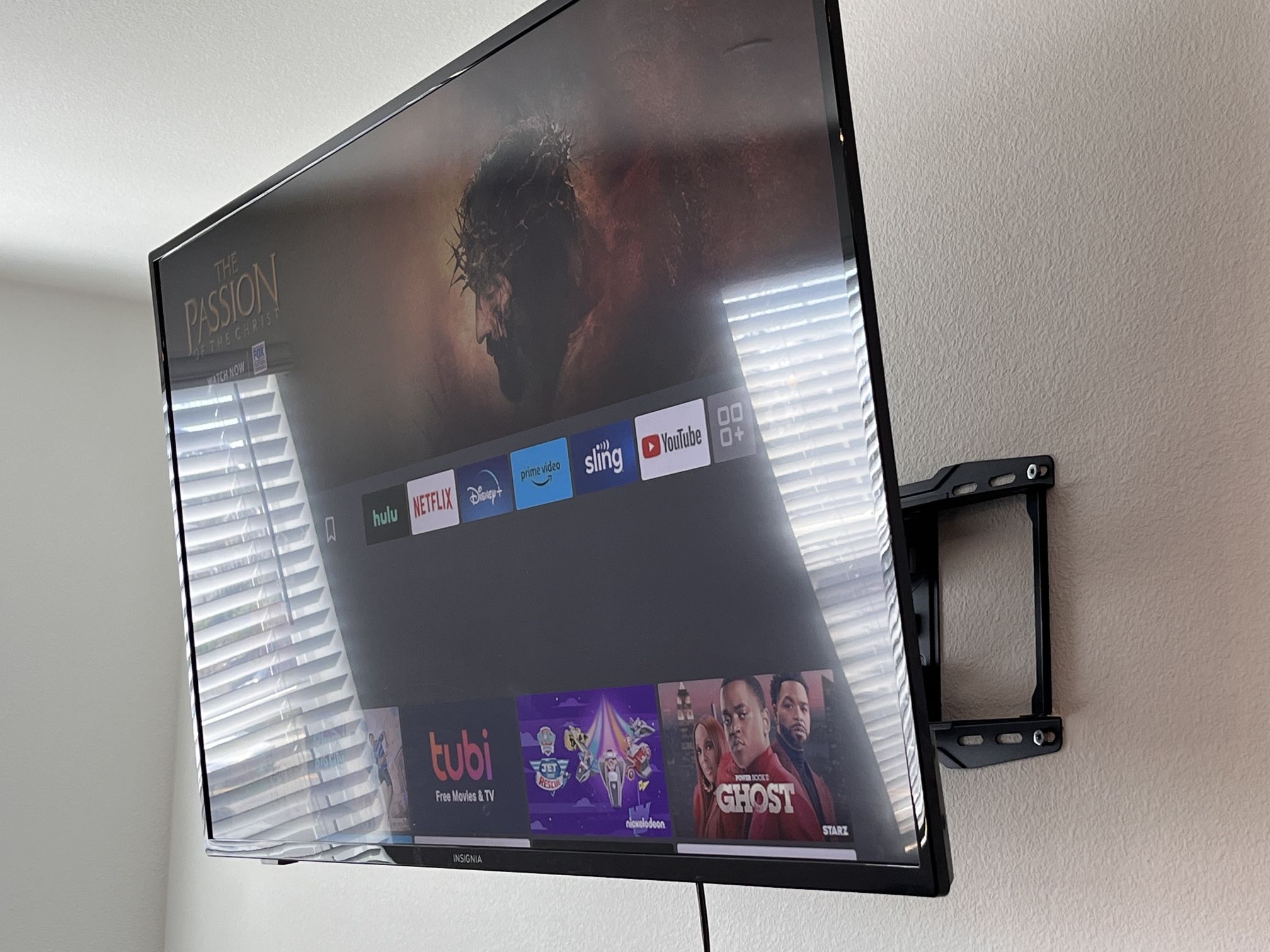 65 Inch Insignia Fire Smart Tv With Surround Sound And Tv Mount