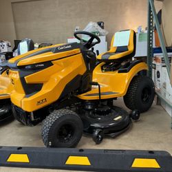 Used Good) Cub Cadet XT1 Enduro Series LT 46 in. 547cc Fuel Injected Hydro Gas Lawn Tractor with Push Button Start