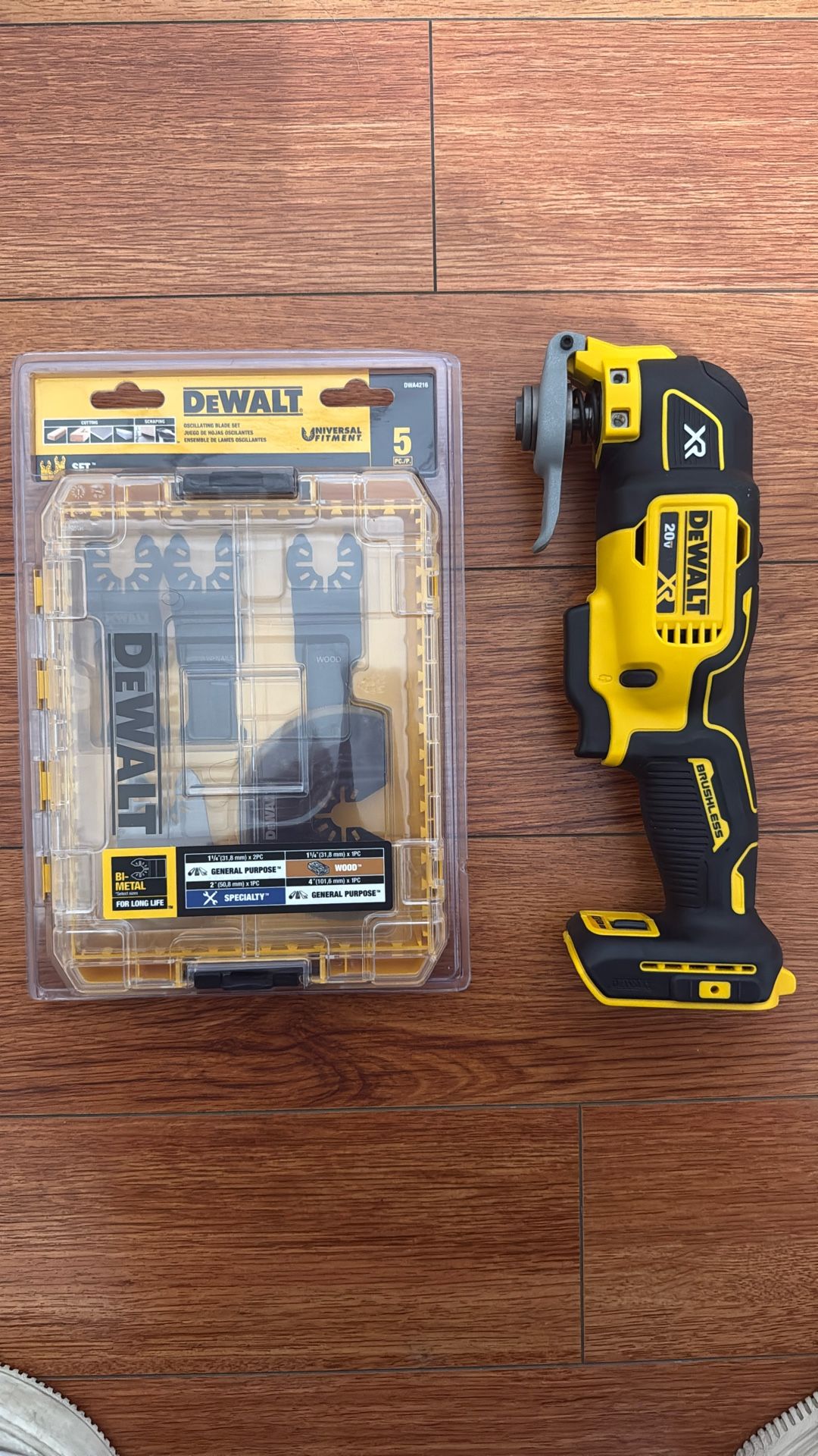 New Dewalt XR Oscillating Multi Tool DCS356B  + Tool Set
