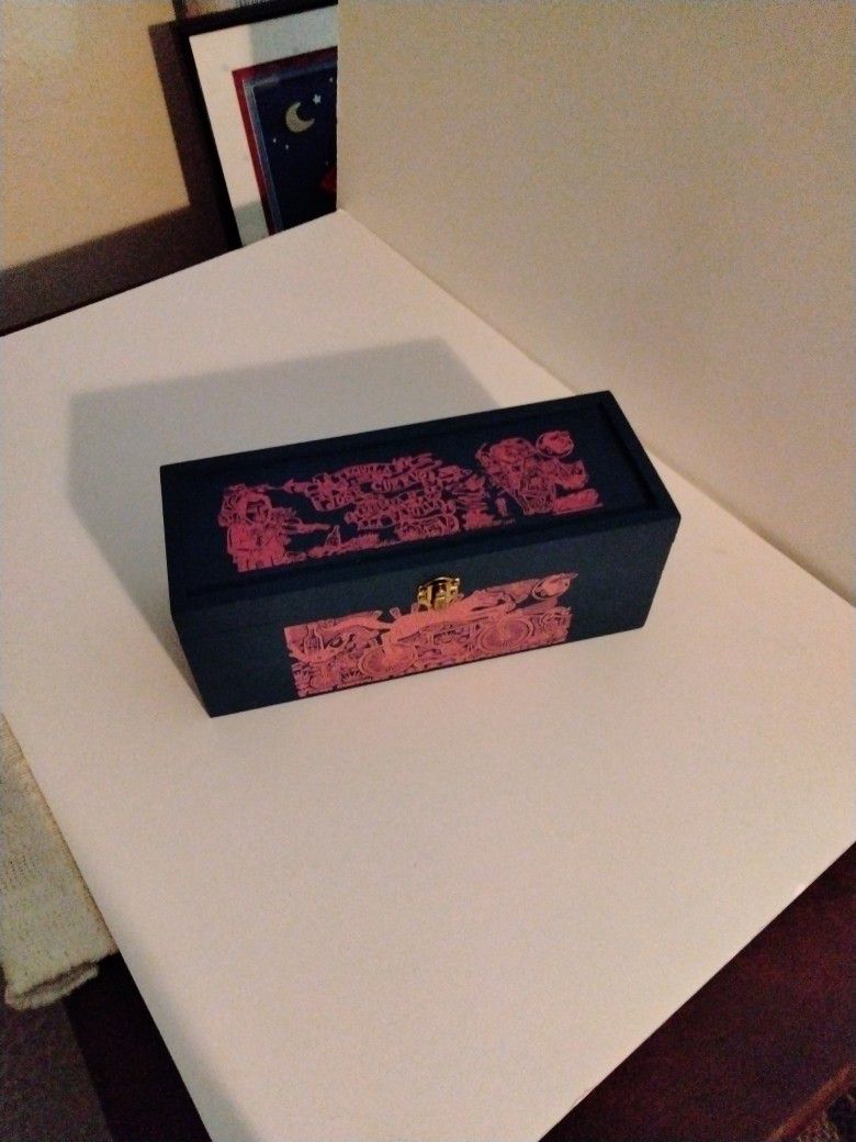 JOSE CUERVO RESERVA DE LA FAMILIA COLLECTION 1997 WOODEN DESIGN BOX BY ARTIST ARTEMIO RODRIGUEZ