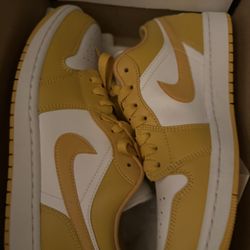 Air Jordan 1 Lows Pollen