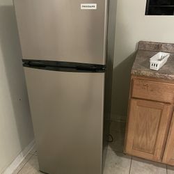 Frigidaire Fridge