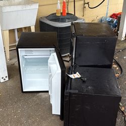 mini fridge/ freezer 