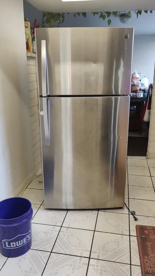 Kenmore top-freezer refrigerator