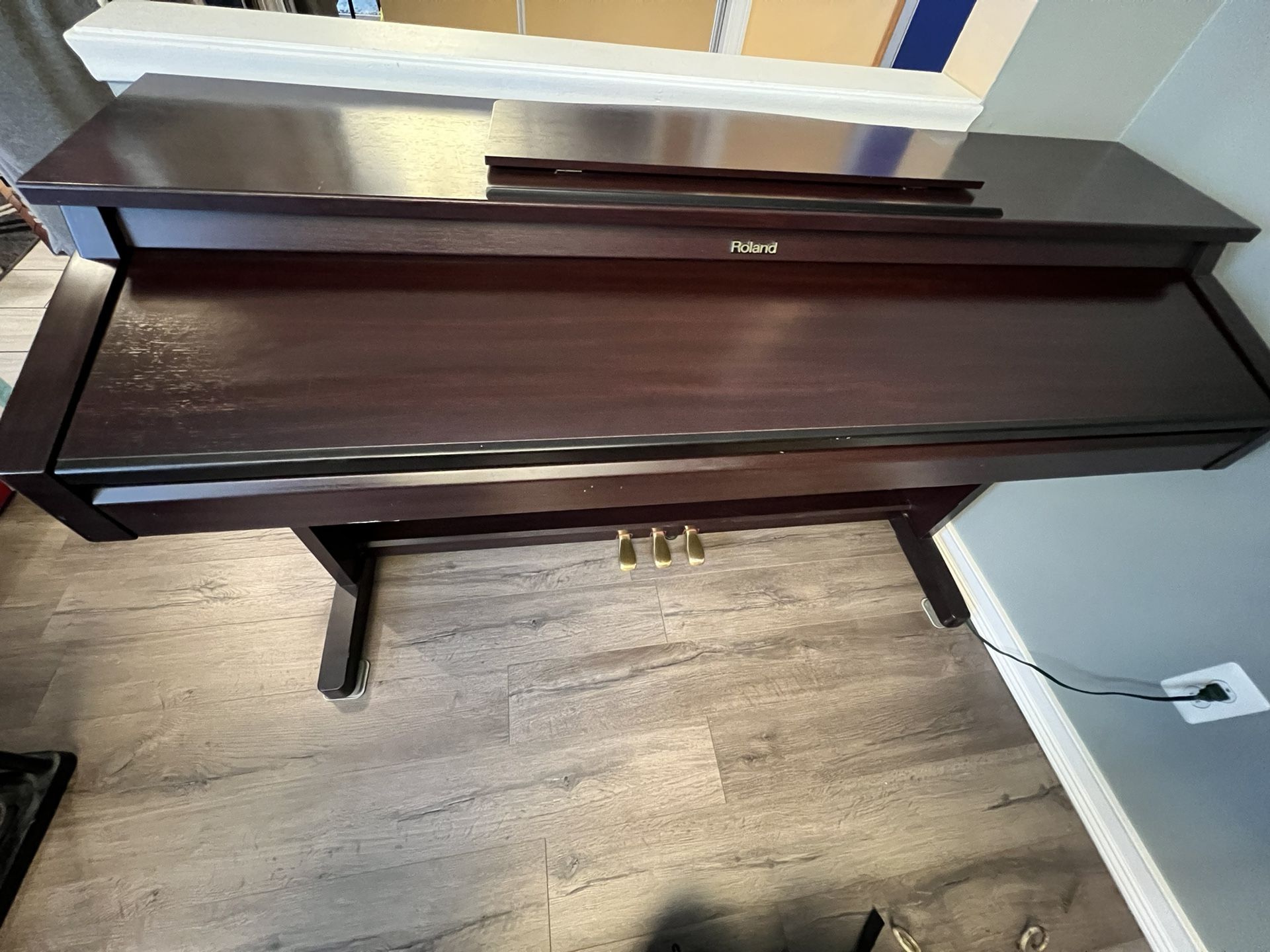Roland KR-277 Digital Piano – Excellent Condition