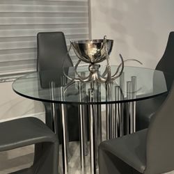 Glass Round Table 
