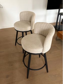 Pair of Swivel Bar Stools (Set of 2) – Cream Bouclé/Tweed with Black Legs