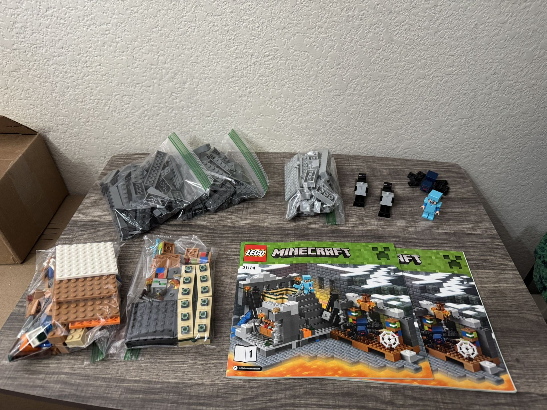 LEGO Minecraft: The End Portal (21124)