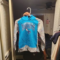 Charolette Hornets Pullover Hoodie Size M