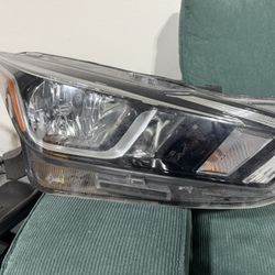 Nissan Versa Front L/R headlights 