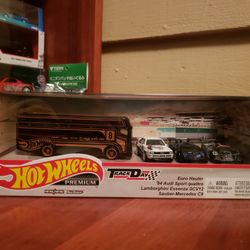Hot Wheels Track Day Euro Hauler Set